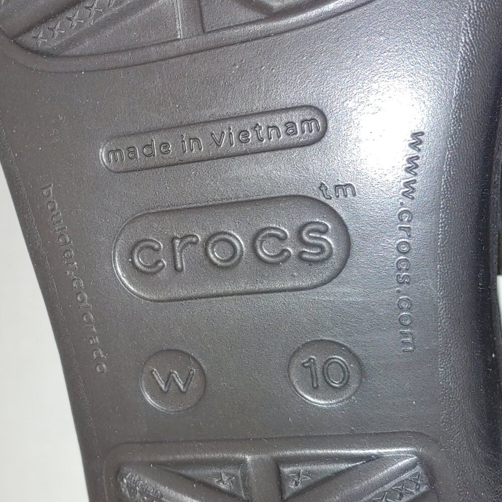 Crocs Dual Comfort Gold Tone Medallion Black Wedge Flip Flop Sandals Sz 10 - Picture 5 of 7